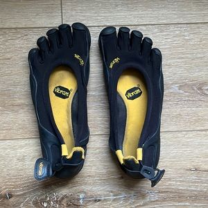 Vibram womens five finger shoes size 38